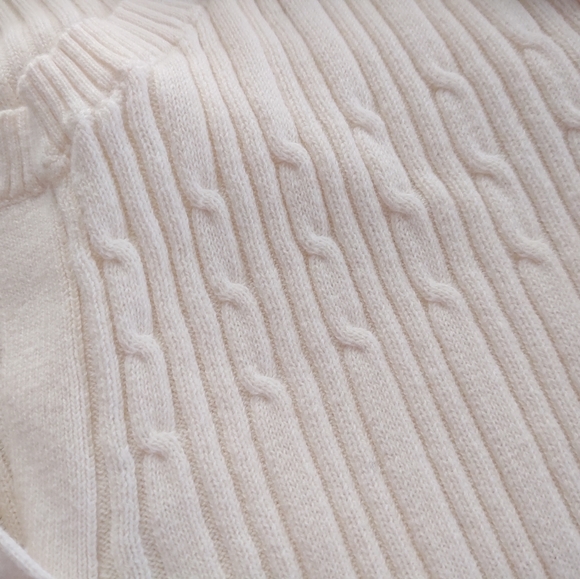 Woman's cable knit sweater - Picture 2 of 3